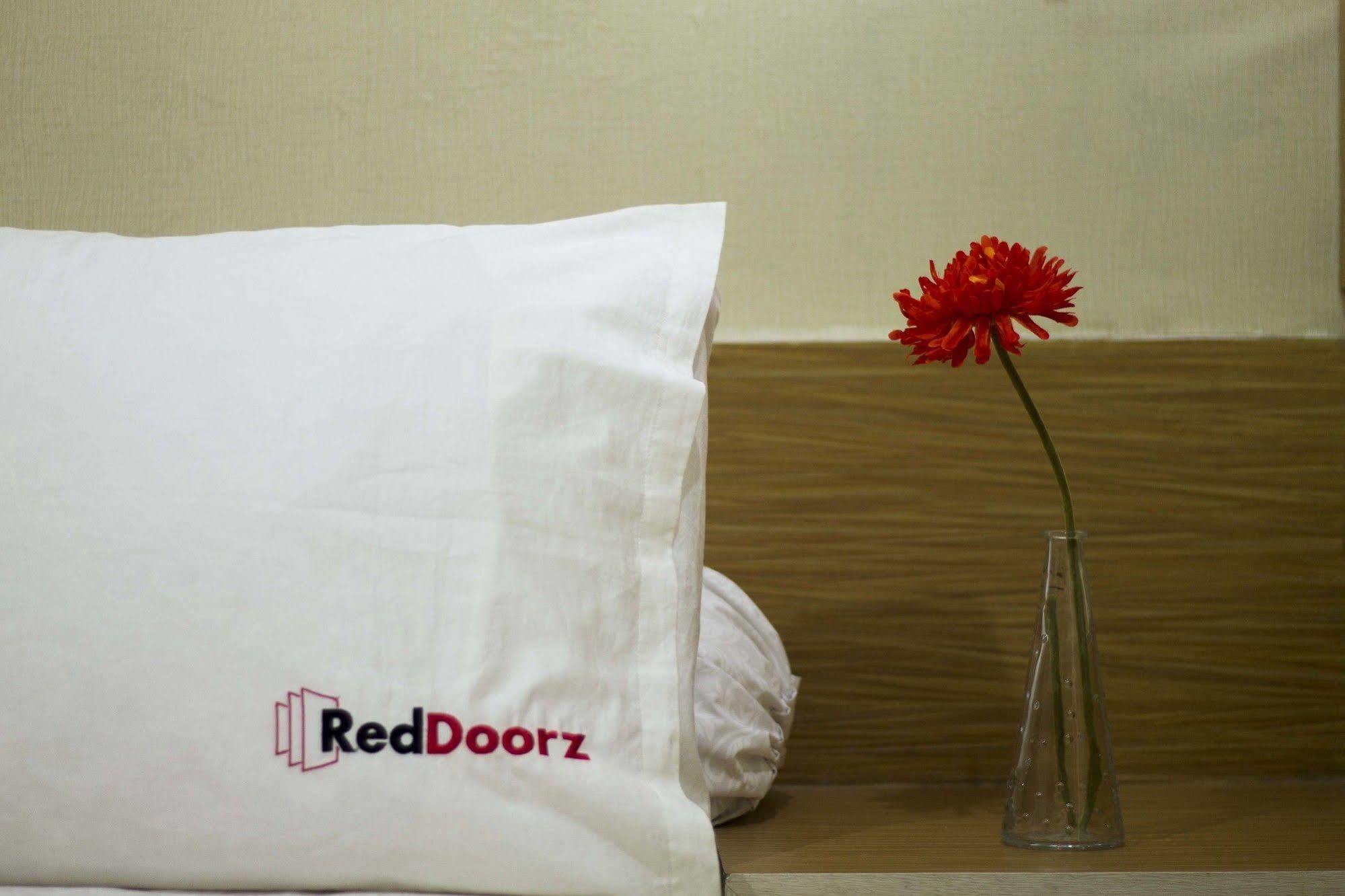 Reddoorz @ Arjuna Double Six Семиняк Екстериор снимка